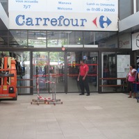 Punaauia : coupure de courant à Carrefour, les clients évacués
