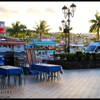 File:Roulottes à Place Vaiete, Tahiti.jpg - Wikimedia Commons